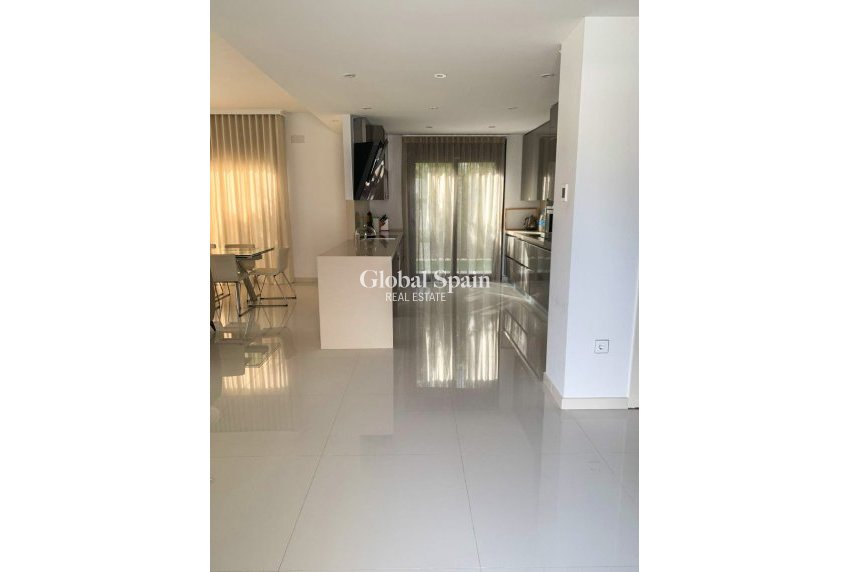 Wederverkoop - Onafhankelijke villa -
ORIHUELA COSTA - CAMPOAMOR