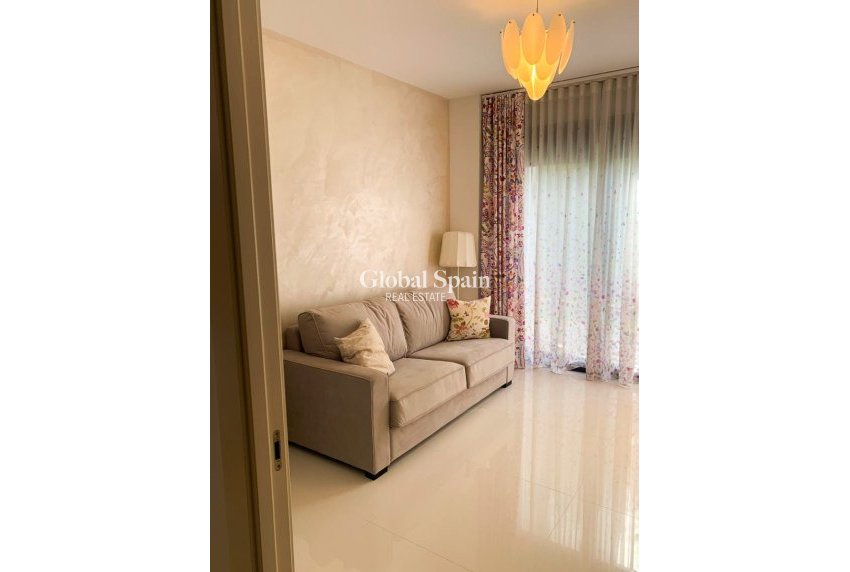 Wederverkoop - Onafhankelijke villa -
ORIHUELA COSTA - CAMPOAMOR