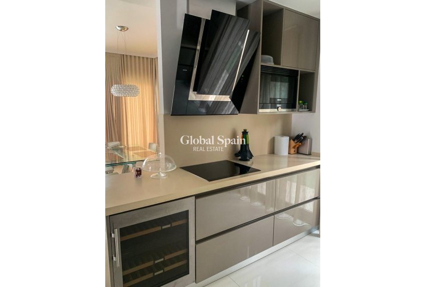 Wederverkoop - Onafhankelijke villa -
ORIHUELA COSTA - CAMPOAMOR