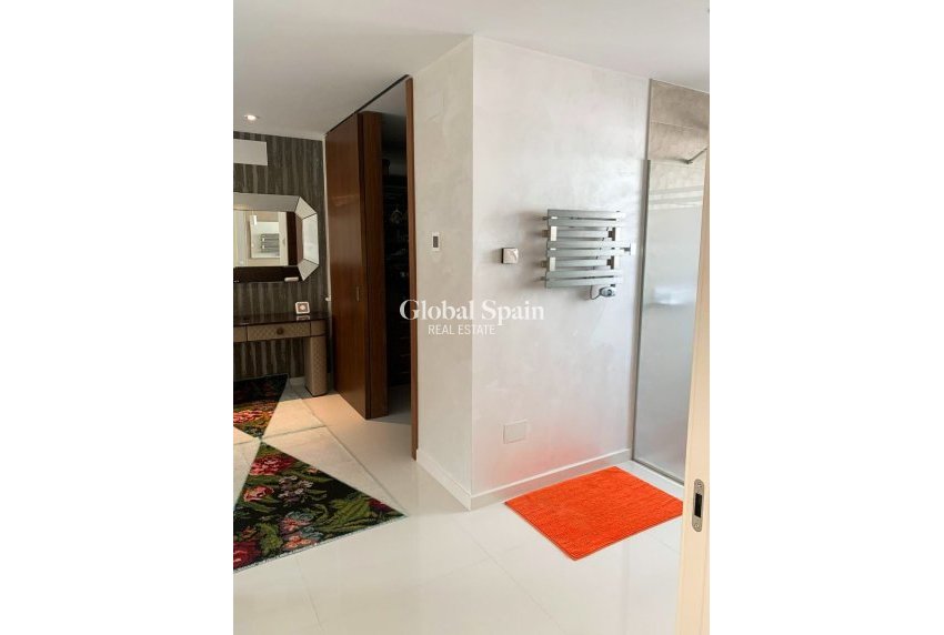 Wederverkoop - Onafhankelijke villa -
ORIHUELA COSTA - CAMPOAMOR