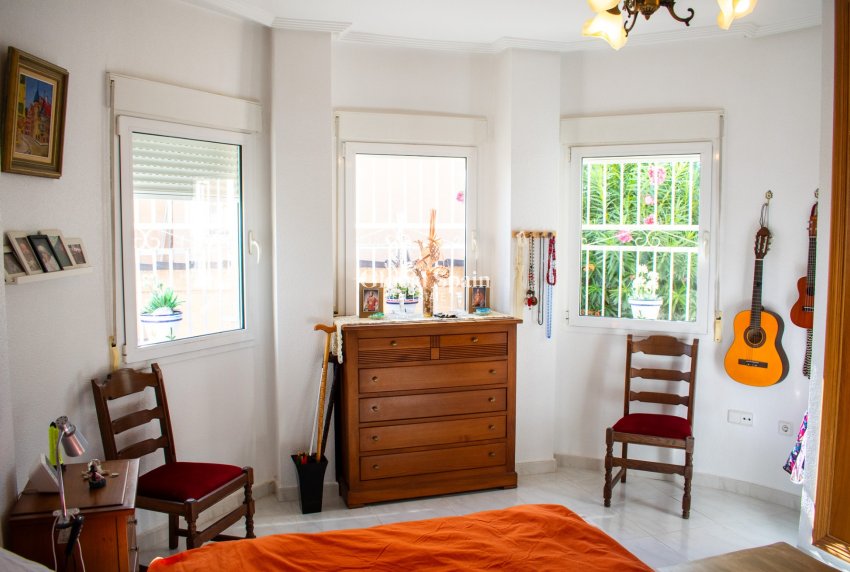 Wederverkoop - Onafhankelijke villa -
ORIHUELA COSTA - La Zenia