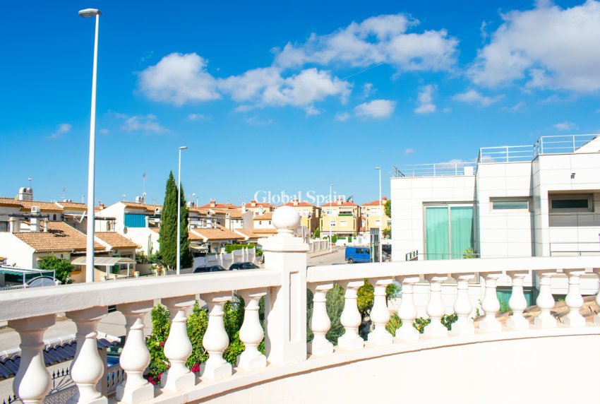 Wederverkoop - Onafhankelijke villa -
ORIHUELA COSTA - La Zenia