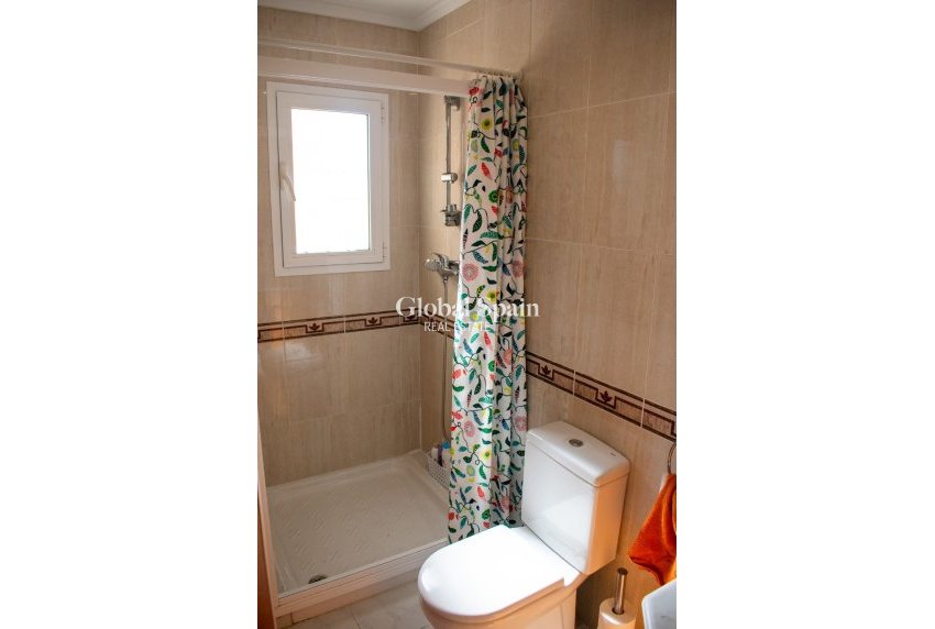 Wederverkoop - Onafhankelijke villa -
ORIHUELA COSTA - La Zenia