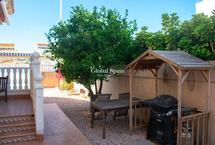 Wederverkoop - Onafhankelijke villa -
ORIHUELA COSTA - La Zenia