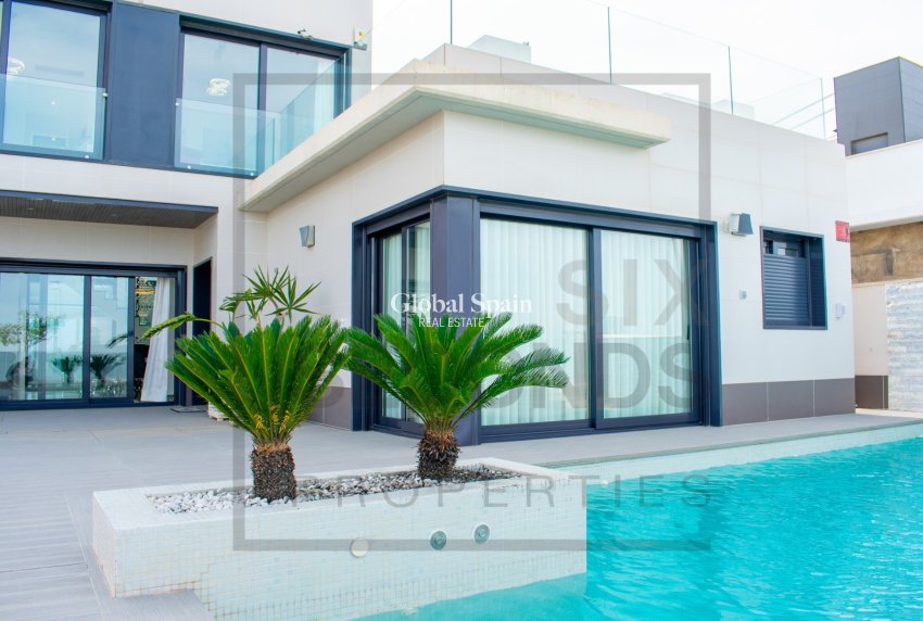 Wederverkoop - Onafhankelijke villa -
SAN MIGUEL DE SALINAS - Urbanizaciones