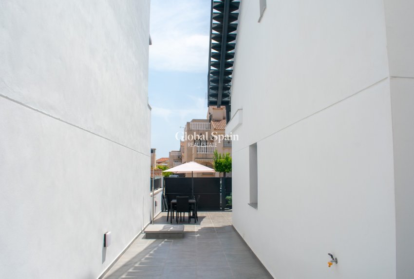 Wederverkoop - Onafhankelijke villa -
TORREVIEJA - La Siesta - El Salado - Torreta