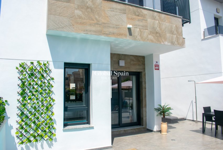 Wederverkoop - Onafhankelijke villa -
TORREVIEJA - La Siesta - El Salado - Torreta