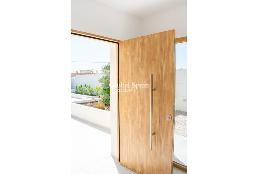 Wederverkoop - Onafhankelijke villa -
TORREVIEJA - Torreta Florida