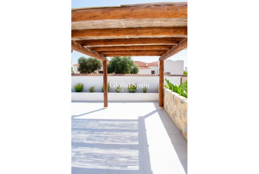 Wederverkoop - Onafhankelijke villa -
TORREVIEJA - Torreta Florida