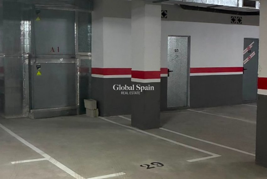 Wederverkoop - PARKEERPLAATS / GARAGE -
ALGORFA - Village