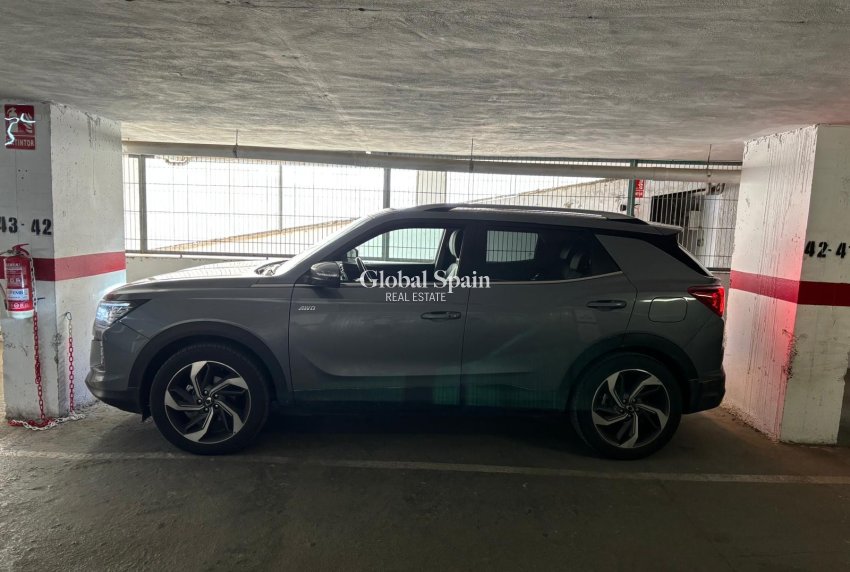 Wederverkoop - PARKEERPLAATS / GARAGE -
BENIDORM - Centro