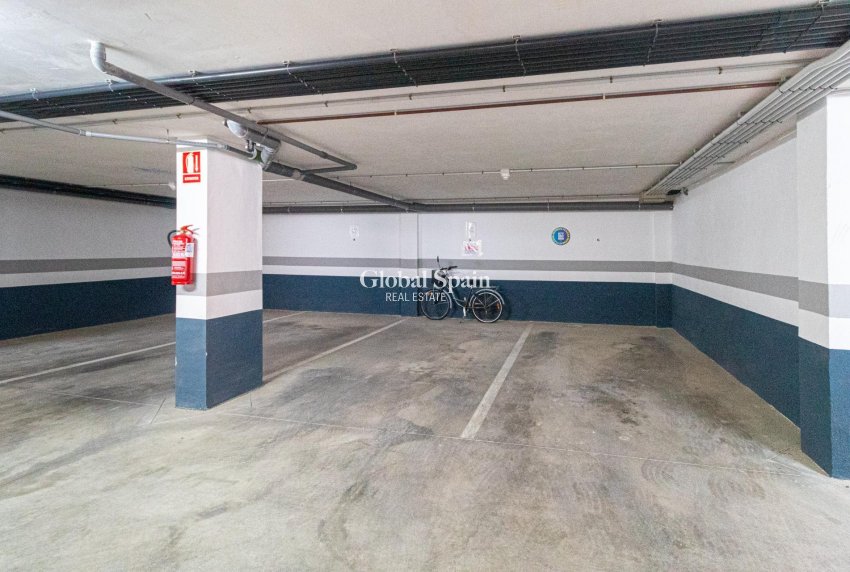 Wederverkoop - PARKEERPLAATS / GARAGE -
ORIHUELA COSTA - Agua Marina