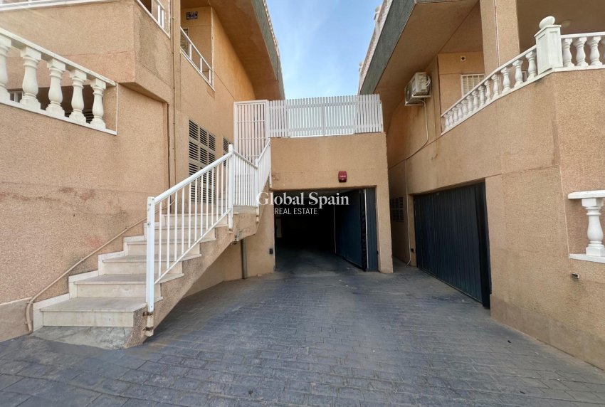 Wederverkoop - PARKEERPLAATS / GARAGE -
TORREVIEJA - Cabo Cervera