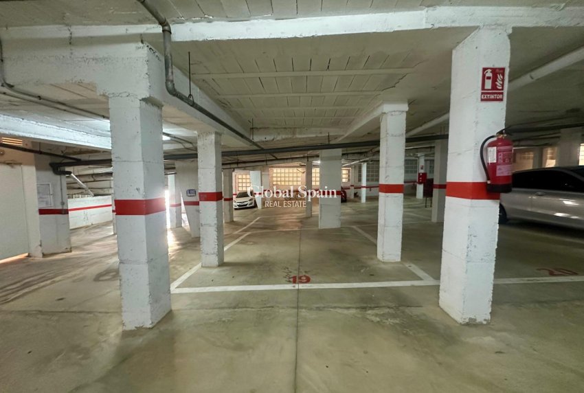 Wederverkoop - PARKEERPLAATS / GARAGE -
TORREVIEJA - Cabo Cervera