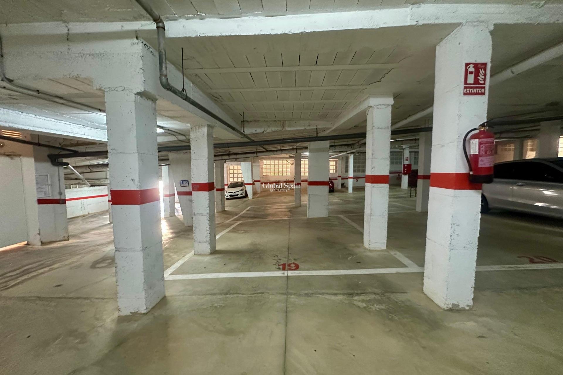Wederverkoop - PARKEERPLAATS / GARAGE -
TORREVIEJA - Cabo Cervera