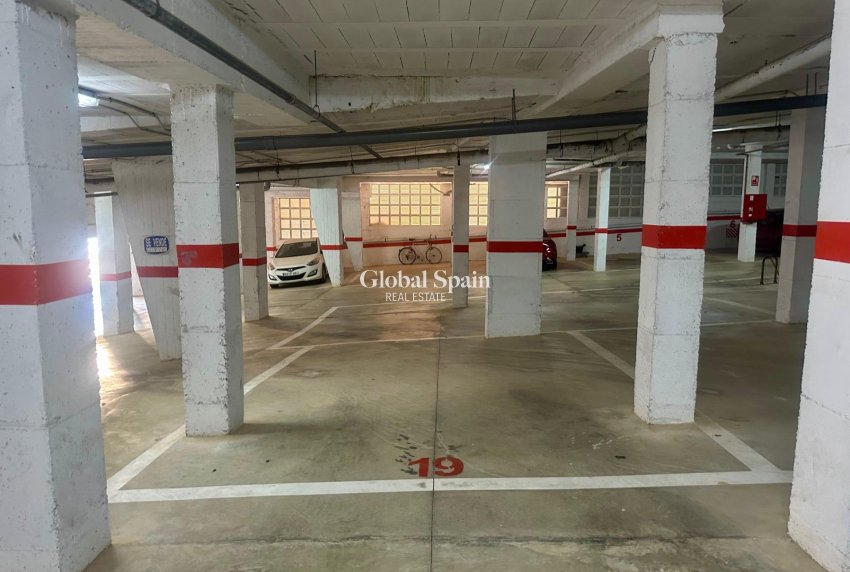 Wederverkoop - PARKEERPLAATS / GARAGE -
TORREVIEJA - Cabo Cervera