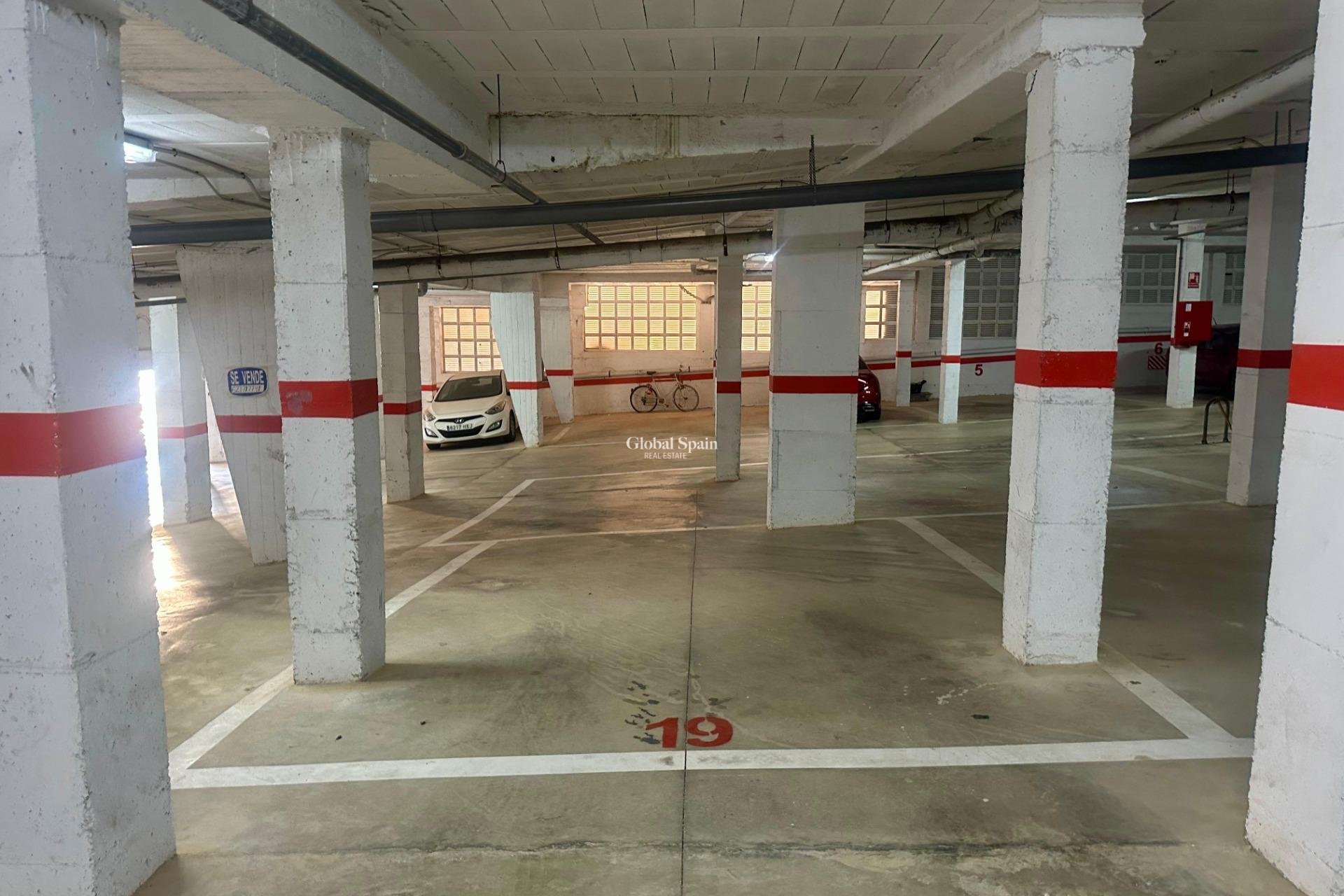 Wederverkoop - PARKEERPLAATS / GARAGE -
TORREVIEJA - Cabo Cervera