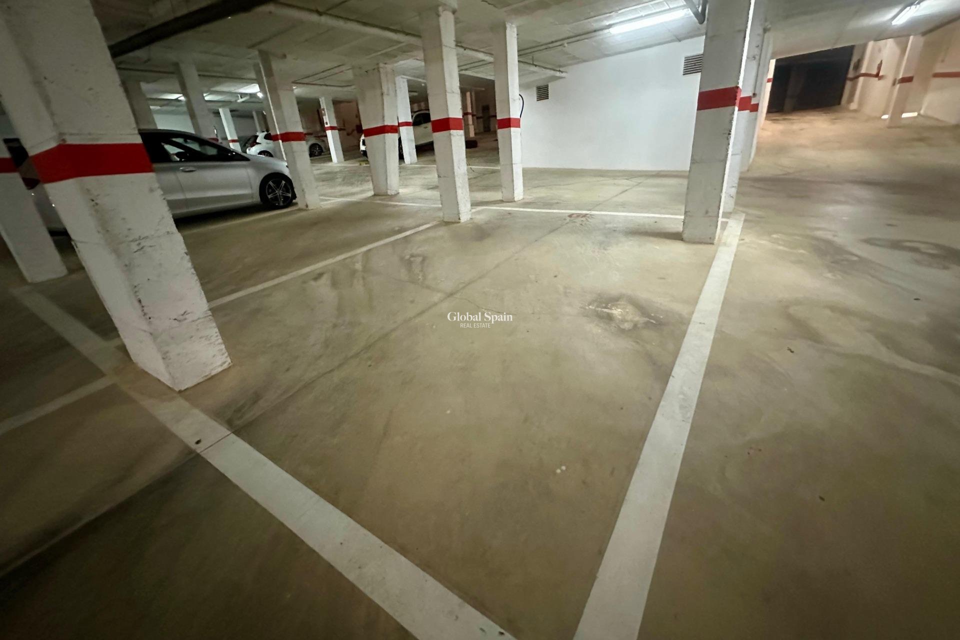 Wederverkoop - PARKEERPLAATS / GARAGE -
TORREVIEJA - Cabo Cervera