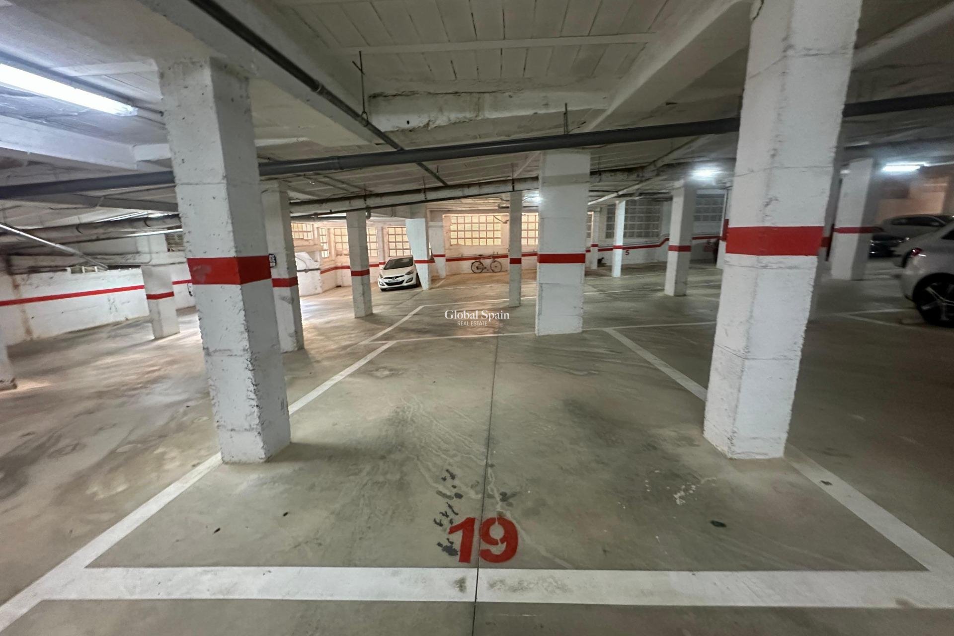 Wederverkoop - PARKEERPLAATS / GARAGE -
TORREVIEJA - Cabo Cervera