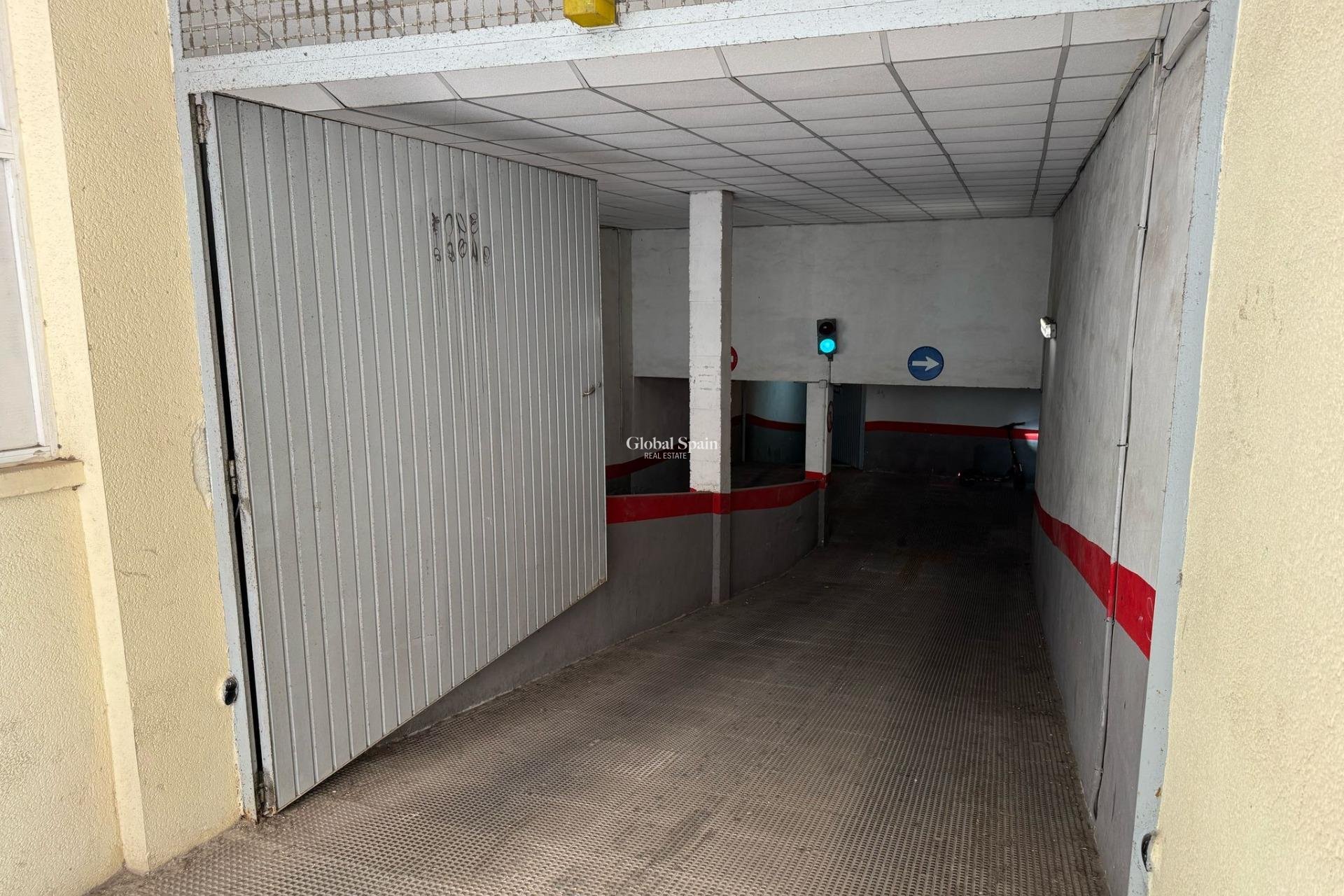 Wederverkoop - PARKEERPLAATS / GARAGE -
TORREVIEJA - Centro
