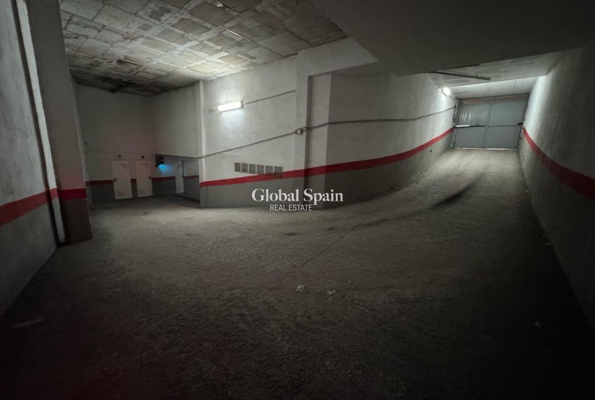 Wederverkoop - PARKEERPLAATS / GARAGE -
TORREVIEJA - Centro
