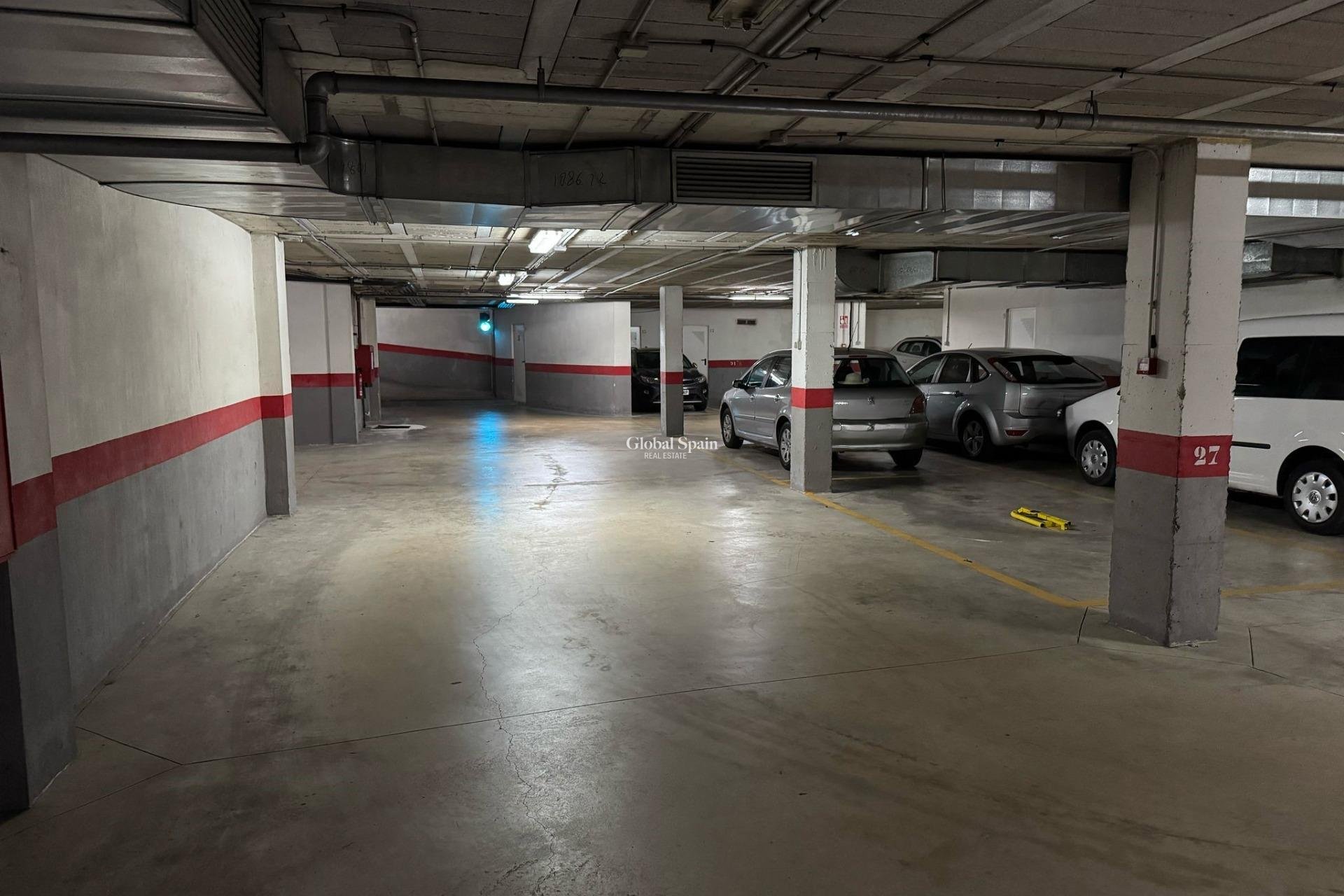 Wederverkoop - PARKEERPLAATS / GARAGE -
TORREVIEJA - Centro