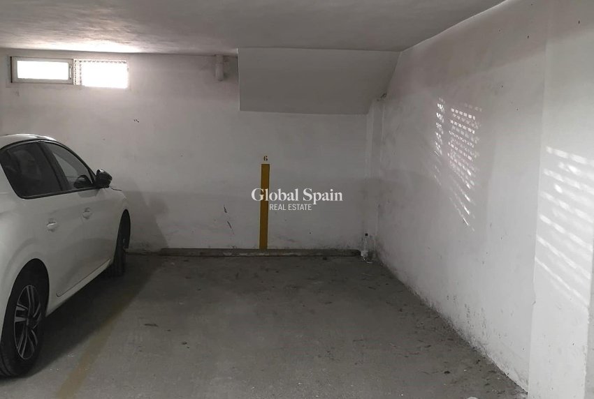 Wederverkoop - PARKEERPLAATS / GARAGE -
TORREVIEJA - Centro