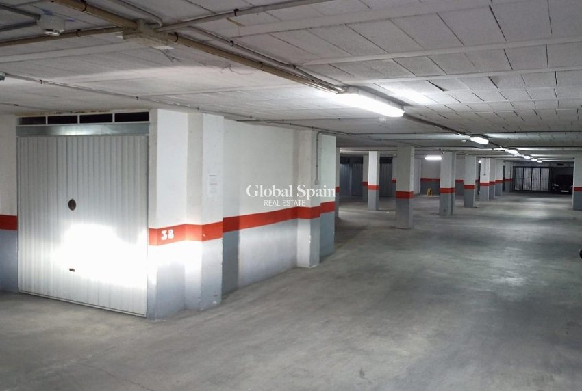 Wederverkoop - PARKEERPLAATS / GARAGE -
TORREVIEJA - Estacion de autobuses