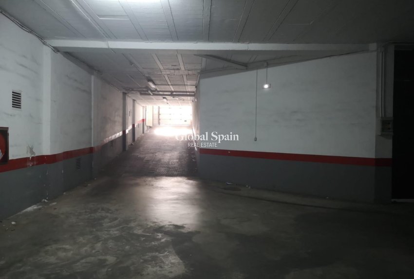 Wederverkoop - PARKEERPLAATS / GARAGE -
TORREVIEJA - Estacion de autobuses