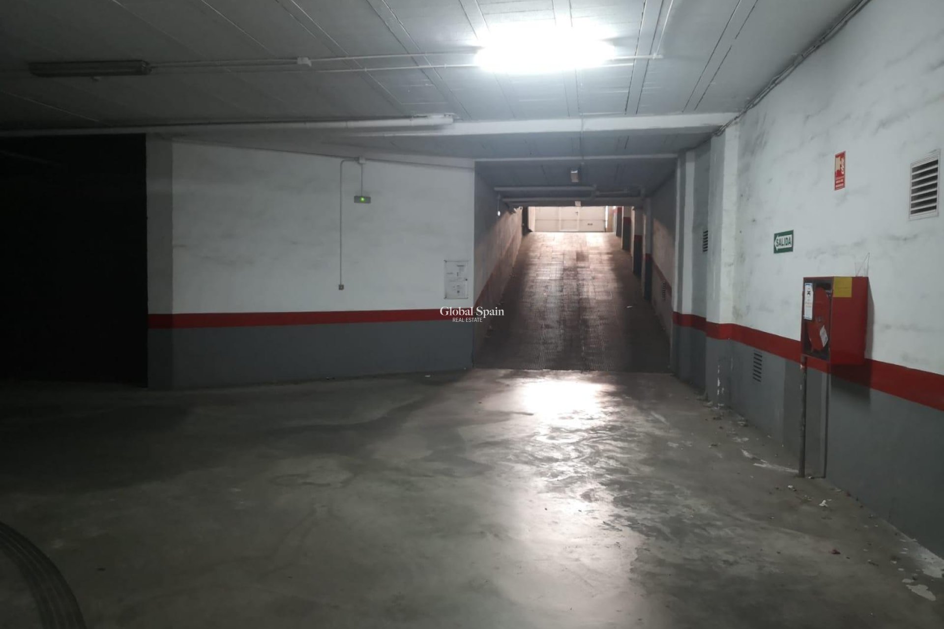 Wederverkoop - PARKEERPLAATS / GARAGE -
TORREVIEJA - Estacion de autobuses