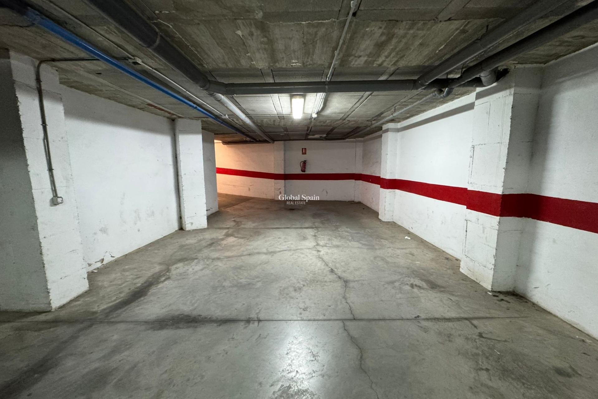 Wederverkoop - PARKEERPLAATS / GARAGE -
TORREVIEJA - Estacion de autobuses