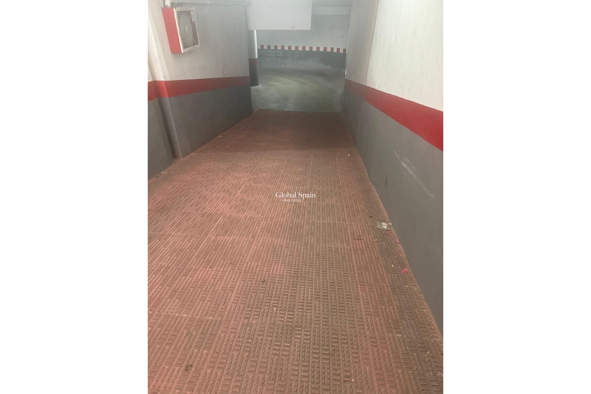 Wederverkoop - PARKEERPLAATS / GARAGE -
TORREVIEJA - La Mata pueblo