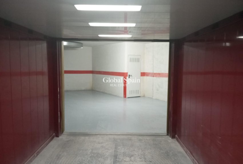 Wederverkoop - PARKEERPLAATS / GARAGE -
TORREVIEJA - La Mata