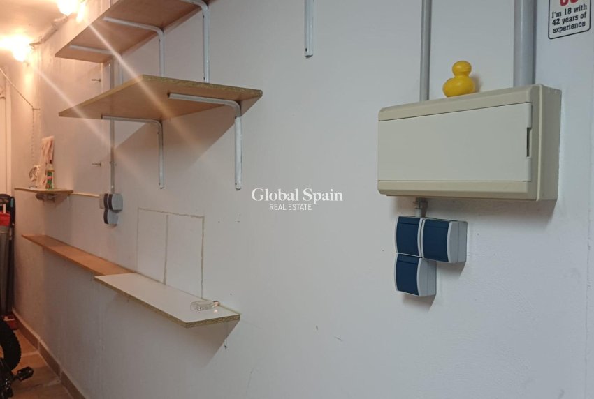 Wederverkoop - PARKEERPLAATS / GARAGE -
TORREVIEJA - Los Europeos