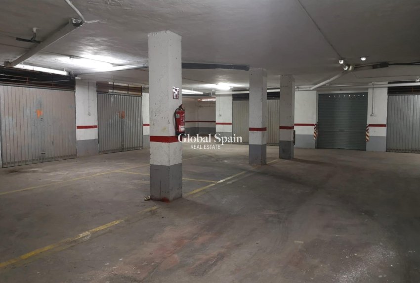 Wederverkoop - PARKEERPLAATS / GARAGE -
TORREVIEJA - Playa de los locos