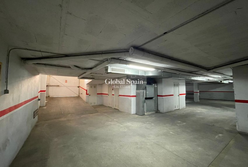 Wederverkoop - PARKEERPLAATS / GARAGE -
TORREVIEJA - Playa del cura