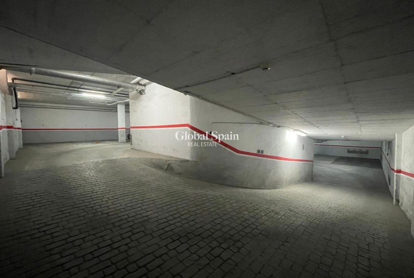 Wederverkoop - PARKEERPLAATS / GARAGE -
TORREVIEJA - Playa del cura