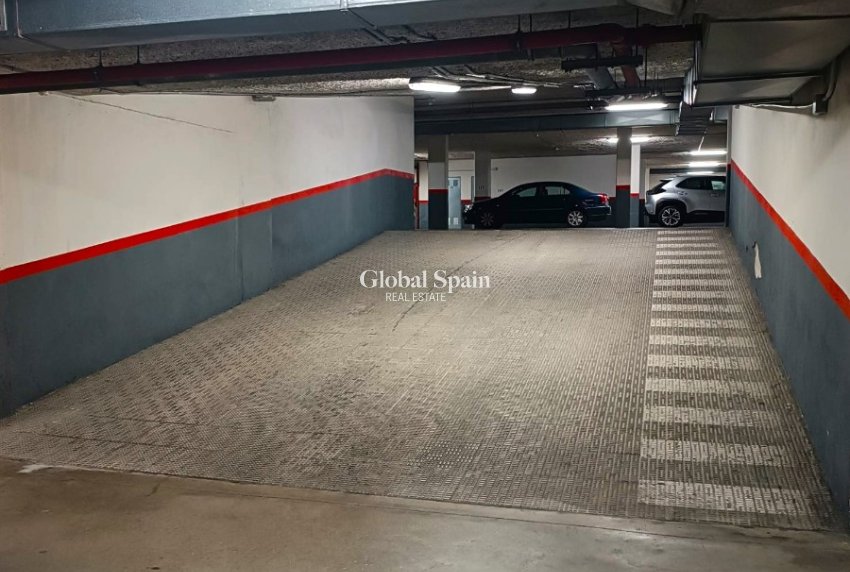 Wederverkoop - PARKEERPLAATS / GARAGE -
VILLAJOYOSA - Cala de Villajoyosa
