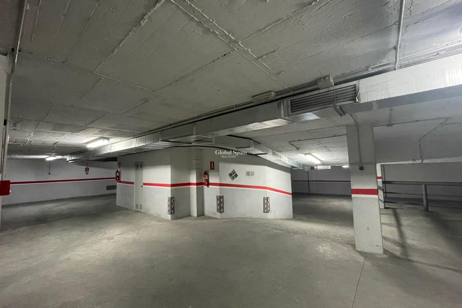 Wederverkoop - Parkeren -
TORREVIEJA - Playa del cura