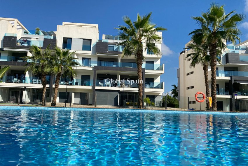 Wederverkoop - PENTHOUSE -
EL RASO - Costa Blanca