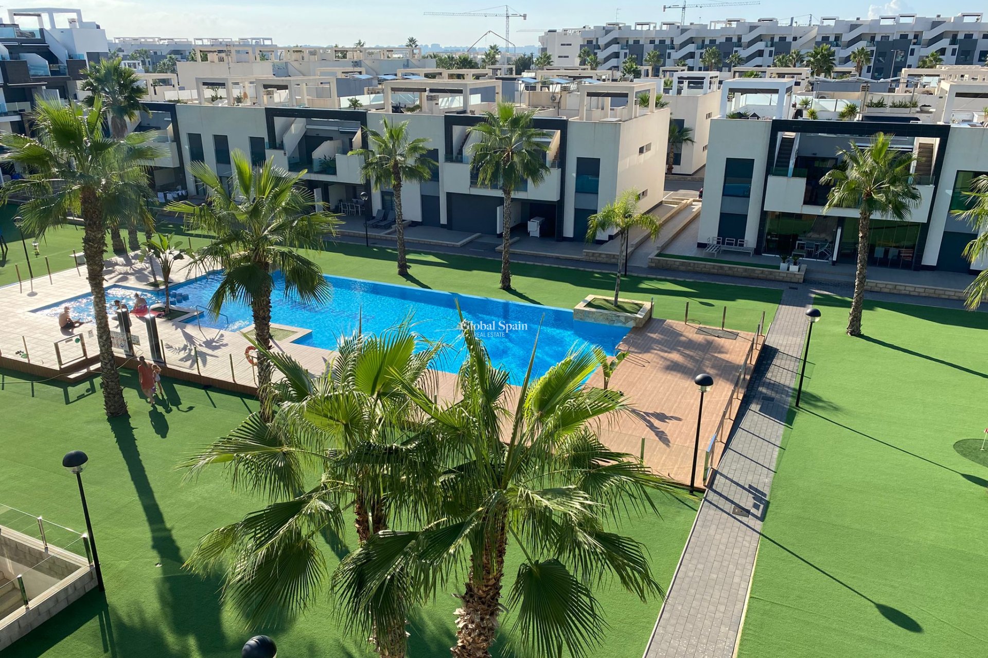 Wederverkoop - PENTHOUSE -
EL RASO - Costa Blanca