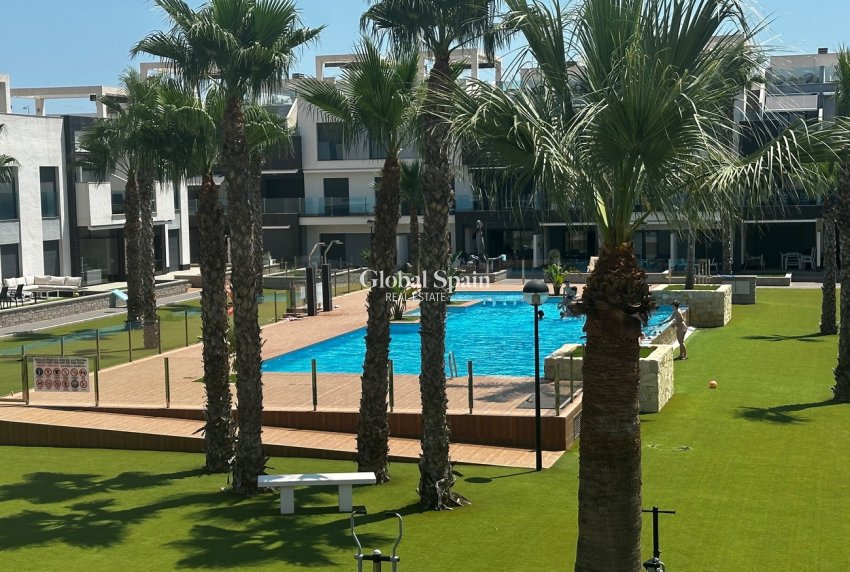 Wederverkoop - PENTHOUSE -
EL RASO