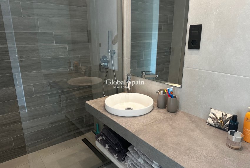 Wederverkoop - PENTHOUSE -
EL RASO