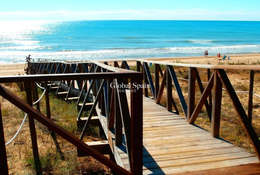 Wederverkoop - PENTHOUSE -
GUARDAMAR DEL SEGURA - Costa Blanca