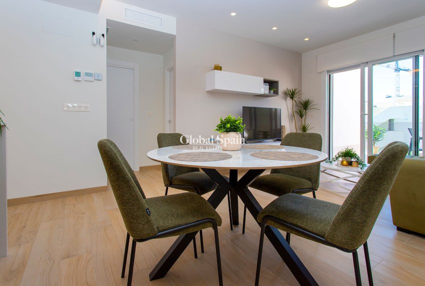Wederverkoop - PENTHOUSE -
GUARDAMAR DEL SEGURA - EL RASO