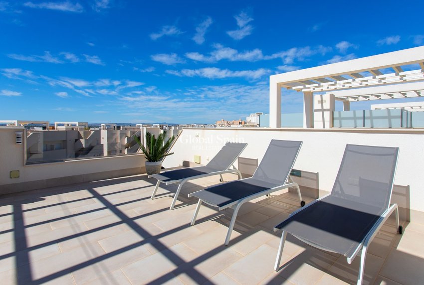 Wederverkoop - PENTHOUSE -
GUARDAMAR DEL SEGURA - EL RASO