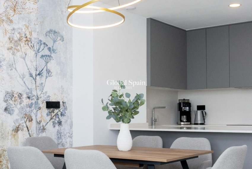 Wederverkoop - PENTHOUSE -
GUARDAMAR DEL SEGURA