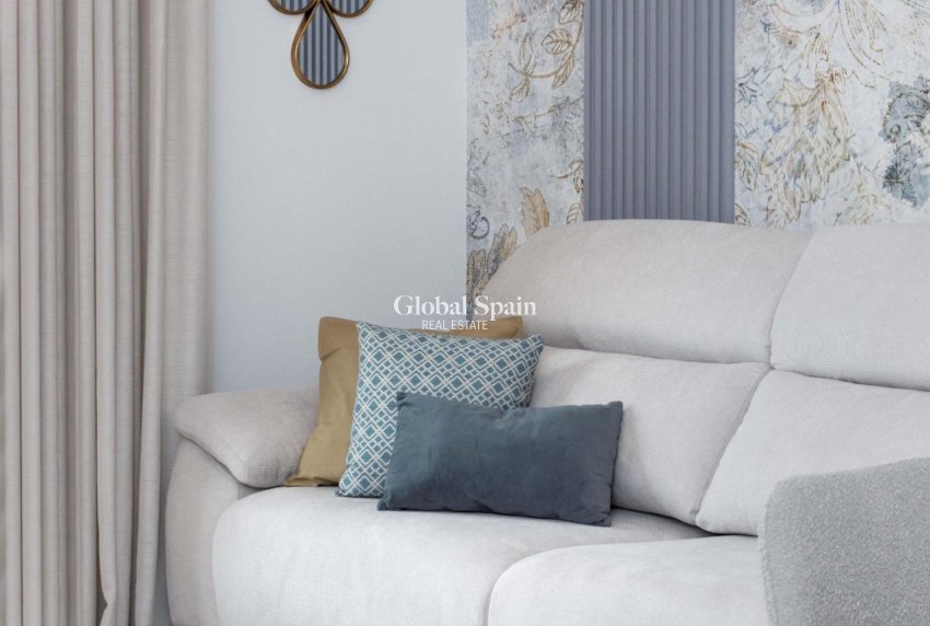 Wederverkoop - PENTHOUSE -
GUARDAMAR DEL SEGURA