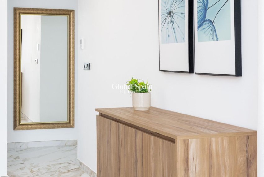 Wederverkoop - PENTHOUSE -
GUARDAMAR DEL SEGURA