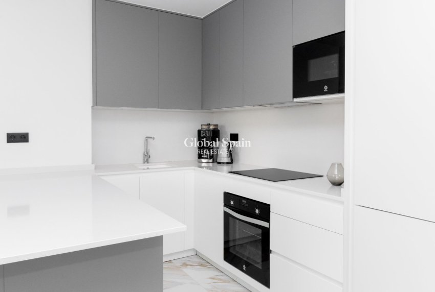 Wederverkoop - PENTHOUSE -
GUARDAMAR DEL SEGURA